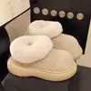 Pantuflas de algodón cálidas y aptas para exteriores para mujer, adecuadas para usar en interiores en invierno, impermeables, antideslizantes, con suelas gruesas, modernas y a la moda, y con diseño de tacón.