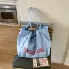 Bolso tote de letras simple y relajado en color azul claro para estudiantes universitarias, adecuado para ir al trabajo por la mañana, salidas y picnics