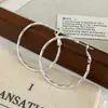 Moda Europea y Americana Simple Lujo Ligero Gama Alta Textura Geométrica Pendientes de Aro Versátiles para el Día a Día Pendientes de Nicho con Temperamento para Mujer