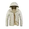 Chaqueta de Algodón Ligera con Capucha para Hombre de Invierno Estilo Coreano Corte Ajustado Cálida Gruesa Corta Moderna Abrigo de Algodón para Hombre Transfronterizo