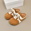 Meias-pantufas Fechadas com Solado Grosso 2026, Pantufas Femininas Francesas Estilo Birkenstock, Elegante Modelo Novo de Primavera, de Calçar, Cor Castanha