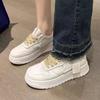 Zapatos de plataforma VTPV altura de muffin 2024 nuevos de moda cabeza redonda suela gruesa pequeña zapatos blancos combinan con todo deportivos y de ocio