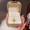 Collar de Bolsa de la Suerte Calada Estilo Chino para Mujer, Lujo Accesible Diseño de Nicho, Cadena de Clavícula de Gama Alta, Accesorios de Cadena para Suéter Modernos y Versátiles