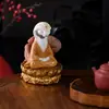 Decoração de mesa raposa meditando inspirada em Zen, estátua genuína de píton Huhuangchang para exibição em altar com base de lótus, pode ser usada para armazenamento, disponível para atacado
