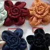 5,5CM Temperamento coreano textura plissada flor torcida novos acessórios flor feita à mão para DIY sapatos acessórios decorativos para roupas