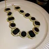 Set de pendientes redondos y collar vintage, cadena para la clavícula estilo palacio retro, joyería de lujo ligero de alta gama para mujer