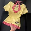 Camiseta Bordada de Manga Curta para Mulheres, Estilo Coreano, Blocos de Cor Xadrez, Falsa Peça Dupla, Sensação de Alto Padrão de Verão, Caimento Normal nos Ombros, Top Curto Justo, Tendência
