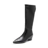 Botas de caña alta ajustadas de tacón alto Otoño 2026 Botas largas Tacón grueso Botas largas Mujer Punta fina Cremallera trasera Estilo Europeo y Americano Adelgazante