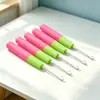 Agulha de Crochê com Cabo de Plástico para Tricotar Suéteres, Extensões de Cabelo e Consertar Pontas de Fio Escondidas