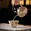 Tetera con Asa de Forma de Pera de las Apsaras Voladoras de Dunhuang, Porcelana Azul y Blanca con Esmalte Rojo Piedra de Fuego, Resistente al Calor, para Preparar Té, Juego de Té Kung Fu Cultural y Creativo, Tetera Individual