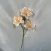 Lírio Artificial de Três Cabeças Flor do Dia Casamento Flores Artificiais Decoração de Interior Corredor Arco Arranjo de Flores Paisagismo