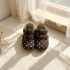 Sapatilhas de bolinhas estilo coreano para meninas, nova coleção outono/inverno 2026, sapatos macios para bebês, sapatos de princesa da moda estilo coreano