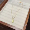 Nuevo Accesorio de Collar de Acero de Titanio con Forma de Calabaza Estilo Chino para Mujer, Elegante y Lujoso, Colgante Versátil, Exquisita Cadena para Clavícula de Nicho de Alta Gama