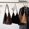 Bolsa Tote Retro de Lado Suave y Mate para Mujer 2025 Verano Nueva Gran Capacidad Simple Versátil para el Trabajo Hombro Cruzada