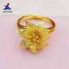 Venda por atacado banhado a ouro grande flor senhoras anel latão chapeamento joias de casamento fabricantes de comércio exterior direto transfronteiriço fornecimento de comércio exterior