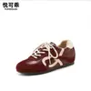 Zapatillas de entrenamiento alemanas retro de cuero genuino con plataforma interior para mujer, nueva colección otoño/invierno 2026, zapatillas casual versátiles, estilo Forrest Gump, y zapatillas de skate