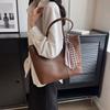 Ropa de Trabajo Diario Bolso de Gran Capacidad para Mujer Verano 2024 Bolso Tote Simple Versátil Moda Nicho Bolso de Hombro