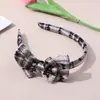 Acessório de Cabeça Infantil Versátil Novo Estilo Europeu e Americano, Tiara Infantil Pequena com Laço Estilo Chanel, Faixa de Cabelo para Menina com Tecido Xadrez de Cobertura Total