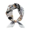 Bufanda Cuadrada Pequeña de Algodón y Lino Artística Nueva de Primavera y Verano para Mujer Bufanda para la Cabeza Estilosa Estilo Pueblo de Cuento de Hadas Coreano Bufanda Decorativa de Moda para el Cabello