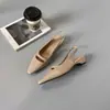 Sapatos de outono novos estilo coreano versáteis de salto médio 2026 nicho retrô simples bico quadrado elegante sandálias de salto agulha para mulheres