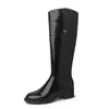 Botas de Caballero Delgadas y Versátiles 2025 Invierno Nuevo Estilo Forradas de Lana Cálidas Hebilla Metálica de Camelia Tacón Medio Botas Completamente de Cuero para Mujer