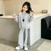 Conjunto de sudadera estilo coreano para niñas 2026 otoño nuevo moda infantil top casual a rayas ropa deportiva moderna