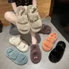 Pantuflas peludas de moda para mujer para otoño e invierno 2026 nuevo modelo, populares en línea moda pantuflas de algodón felpa con suela gruesa