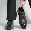 Zapatos formales de cuero con cordones y punta fina para hombre, nuevo estilo de verano, estilo brogue británico, zapatos para hombre transfronterizos, zapatos de boda, envío directo