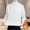Suéter de cuello alto para hombre estilo otoño e invierno con terciopelo extra grueso nuevo estilo coreano moderno ajuste slim tejido base para hombre ropa moderna para hombre
