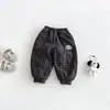 Conjunto de três peças para bebês meninos: colete acolchoado de inverno Dianxi, moletom espesso com forro de fleece de desenho animado e calça jogger xadrez