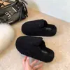 Outono Inverno 2026 Novo Estilo Coreano Plataforma Sola Grossa Bico Fechado Chinelos de Pelo para Mulheres Uso Externo Plus Veludo Aquecimento Aumento de Altura Algodão Meio Chinelo
