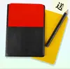 Las tarjetas rojas y amarillas vienen con un estuche de cuero y un cuaderno, tarjetas rojas y amarillas de fútbol, equipo de árbitro, brazalete de capitán, suministros para partidos de baloncesto