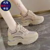 Tênis dad feminino 2026 outono sapatos casuais sola grossa salto oculto para pessoas baixas tênis esportivos de corrida da moda feminino