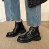 Botines cortos de moda para tallas grandes, botines de motociclista para mujer, estilo nuevo con suelas gruesas, tacones gruesos, punta redonda, detalle de hebilla, hechos de piel de oveja de plena flor, botines