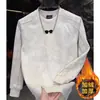 Nova blusa de moletom com design tie-dye patchwork de gola redonda para outono e inverno, marca masculina moderna com letras em relevo, top casual e versátil