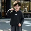 Conjunto de outono e inverno para meninos 2026 novo jaqueta acolchoada estilo coreano roupa de primavera e outono para bebê conjunto estiloso de três peças