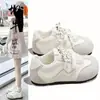 Otoño 2026 Nuevos Zapatos de Entrenamiento Alemanes para Mujer Zapatillas Casuales Planas Versátiles Transpirables de Bloques de Color Blancos Ligeros y Modernos