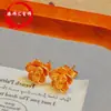 Aretes Flor Pequeña Oro Arena Vietnamita Aretes Chapados en Oro Aretes Rosados Diseño de Nicho Joyería de Comercio Exterior Venta al por Mayor