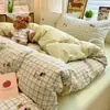 Reseñas de Compradores DisponiblesClase A 2026 Sábana Plaid Rayado Simple de Algodón Lavado Estampada y Sábana Ajustable Juego de Tres Piezas Cuatro