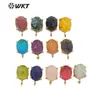 WT-E678 Mini Clásico Estilo Hong Kong Exquisito y Colorido con Aretes Dorados Pequeños para Mujer Pendientes de Moda Frescos y Apilables