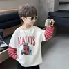 Camiseta Base Dos en Uno de Otoño para Niños 2026 Nueva Ropa Rayada de Manga Larga para Niños Camiseta Versátil de Dibujos Animados para Niños