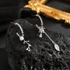 Pendientes de Plata Elegantes Asimétricos Seleccionados Cuidadosamente para Mujer y Pendientes Incrustados con Circonita Joyería del Bosque Joyería para Orejas Vibrante