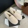 Sapatos femininos para aumentar a altura, com sola grossa e pelúcia, novo estilo coreano retrô 2026, forrados com fleece, bico redondo, de algodão, para uso externo no inverno