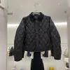 Estilo europeo pequeño estilo Chanel 90% plumón patrón de diamante ligero otoño e invierno nueva chaqueta de plumón para mujer corta con capucha moderna versátil casual