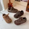 Tênis infantis estilo coreano, nova coleção primavera/outono 2026, sapatos casuais para meninas, tênis de skate para meninos, sapatos de bebê com sola macia, sapatos estilo Forrest Gump