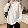 Estilo old money, camisa de manga comprida com aparência de linho para homens, corte solto, com caimento e adequada como peça de sobreposição para o outono