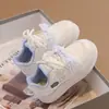 Zapatillas de Moda Dulces y Lindas para Niñas con Suela Gruesa para Niños Mayores 2026 Primavera y Otoño Nuevas Zapatillas Deportivas Versátiles Casuales
