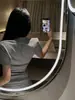 Blusa Estilosa e Única Sexy de Decote V Profundo, Ajustada ao Corpo, Manga Curta para Mulheres, Camiseta Básica Valorizadora e Emagrecedora