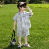 Conjunto de Camisa Delgada de Manga Corta Estampada de Verano para Niños 2026 Nuevo Moderno Genial Atuendo Casual Pantalones Cortos Dos Piezas