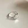 Anillo Abierto de Piedra Transparente de Lujo Ligero y Sensación de Alta Gama, Color Plata, Diseño de Nicho, Anillo Ajustable, Anillo Exquisito y Personalizado para el Dedo Índice